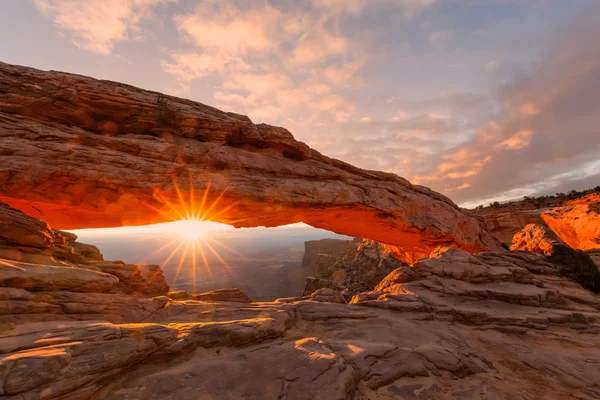 Mesa arco nascer do sol — Fotografia de Stock