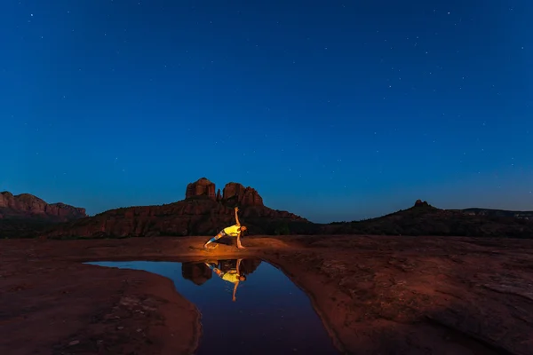 Yoga sob as estrelas — Fotografia de Stock