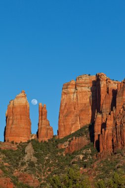 Moonrise Over Cathedral Rock clipart