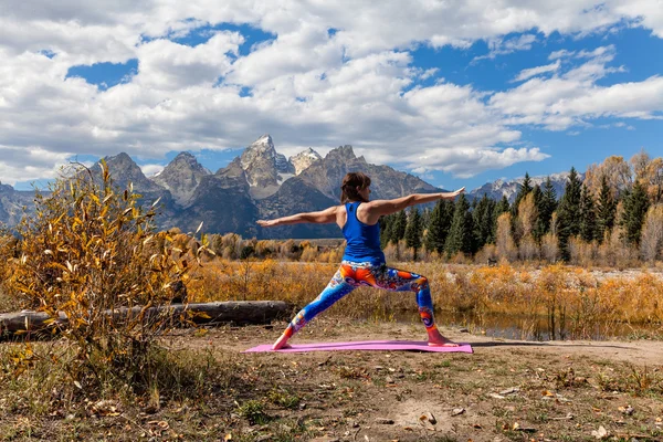 Yoga in de Tetons — Stockfoto