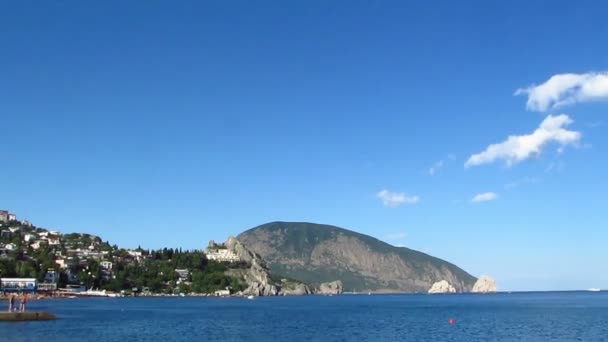 Ciudad del mar y naturaleza. Caducidad — Vídeo de stock