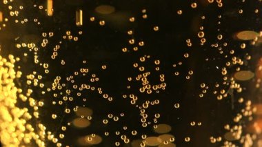 Bira kabarcıkları yakın çekim