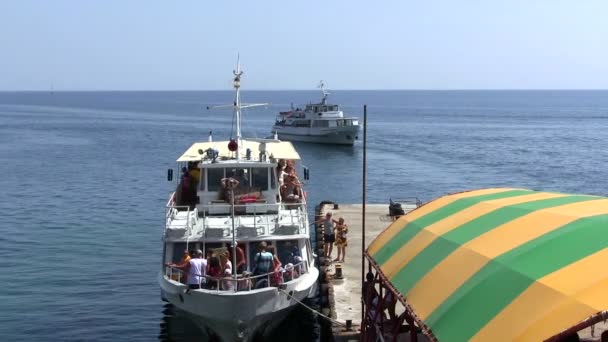 O navio a vapor à vela — Vídeo de Stock