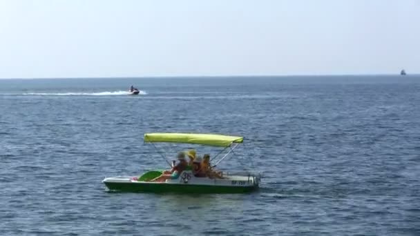 People on  sea  catamaran — Stock Video