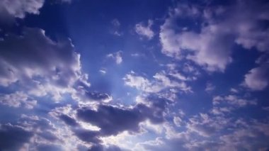 Dramatik bulutlu gökyüzü hava zaman atlamalı