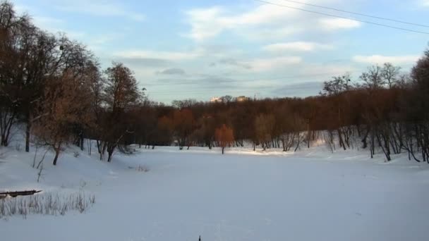 Göl donmuş kış Panoraması. Odak yaklaşım — Stok video