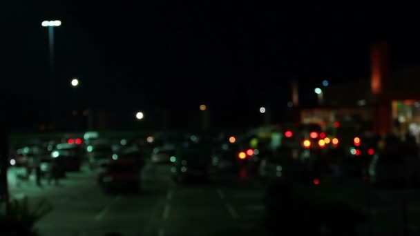 Parcheggio delle auto di notte. Tempo scaduto. Scena offuscata — Video Stock