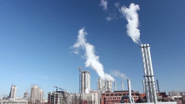 Città paesaggio industriale con un fumo — Video Stock