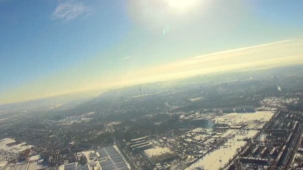 Lucht landschap met de zon. Vogelperspectief uitzicht — Stockvideo