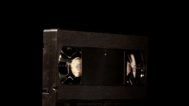 Eski video kaset döner