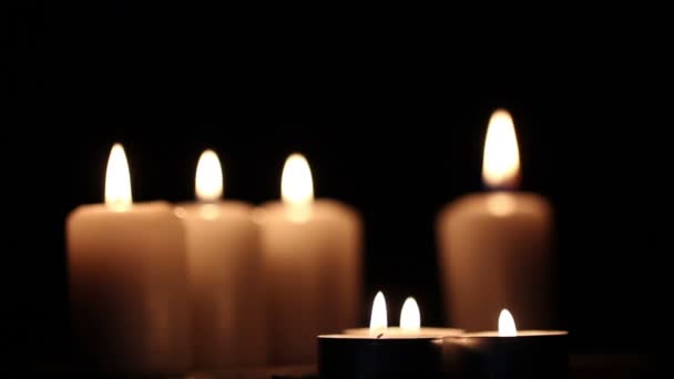 Belle candele accese — Video Stock