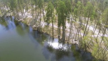Güneş yansıması nehre. Hava Üstten Görünüm