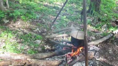 Turist su ısıtıcısı bir yanıyor