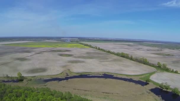 Mooie lucht panorama van het platteland. Luchtfoto — Stockvideo