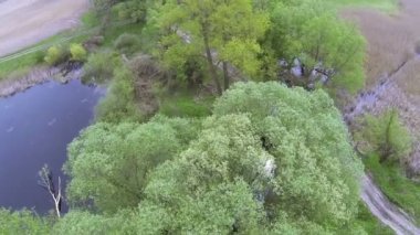 Uçuş bridge ile kırsal yol üzerinde. Hava Üstten Görünüm