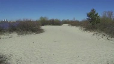 Kum nehir banka üzerinden hızlı uçuş. Hava