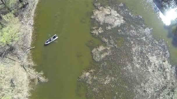 Voo circular sobre barco. Panorama aéreo — Vídeo de Stock