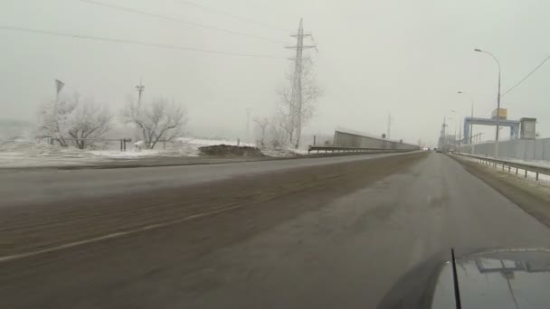 Vägen i byn på vintern. Ukraina — Stockvideo