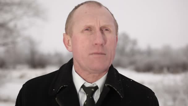 Quiet adult businessman. Winter portrait — Stock Video