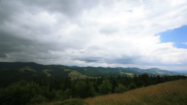 Schoonheid van de hemel in bergen met wolken. Time-lapse — Stockvideo