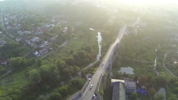 Panorama de la ville avec ancienne forteresse. Plan aérien — Video