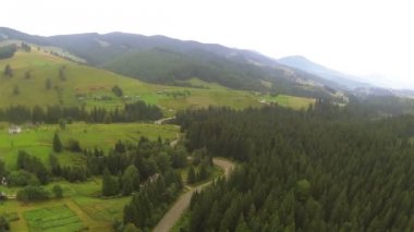 pitoresk dağlar küçük köyde. Hava atışı