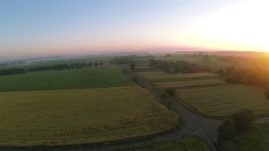 Gündoğumu ve yükseklik alanlardan. Hava manzara panorama