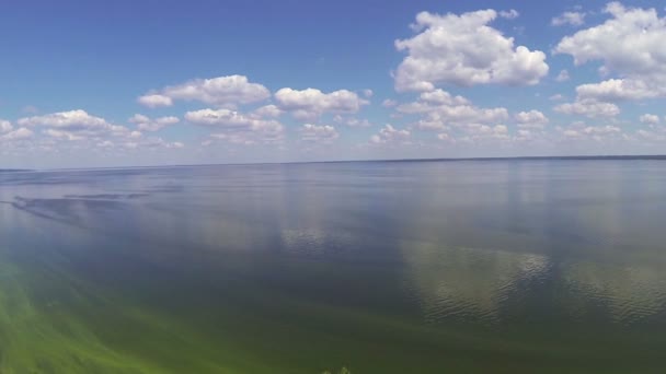 Panorama na moře a krásné nebe s mraky. Antény — Stock video