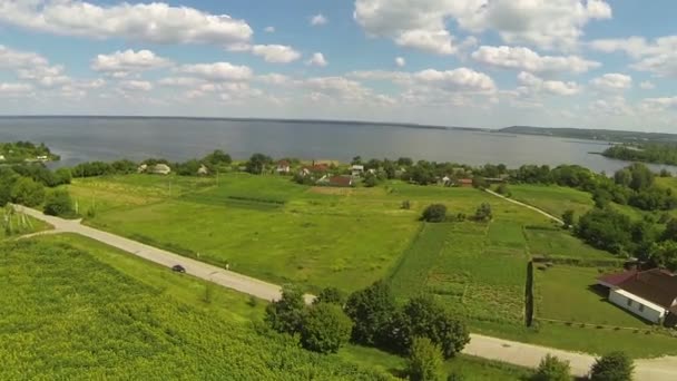 Deniz kıyısında küçük bir köy. Hava — Stok video