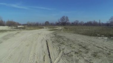 Uçuş kırsal manzara yol üzerinde. Hava