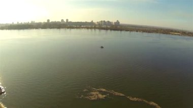 Nehir banka Dnepr, Ukrayna. Hava akşam peyzaj