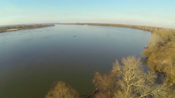 Речной берег Днепра, Украина. Воздушный пейзаж — стоковое видео