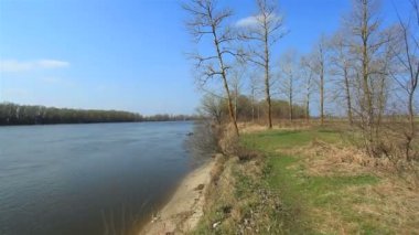 Nehir kıyısında. Stabilize görünümü.