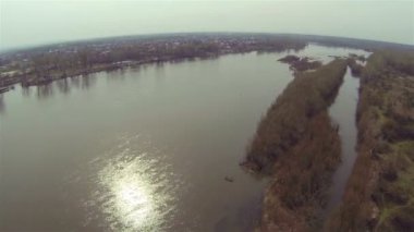 Güneş ile Nehri'nin güzel manzara. Hava
