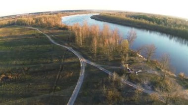 Çok güzel bir sabah, yatay, nehir ve ahşap. Hava