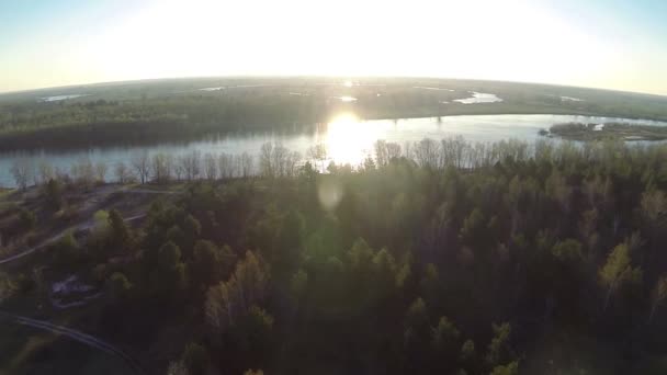 Sole e fiume. Fascino della natura. Aerea — Video Stock