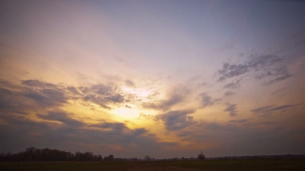 Solnedgång, moln. Tidsinställd klipp utan fåglar, insekter — Stockvideo
