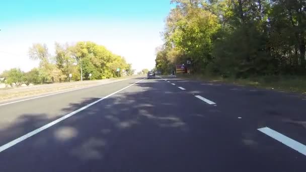 화창한 날에 고속도로입니다. Pov Fpv 클립 — 비디오
