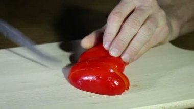 kırmızı biber kesimlerindeki keskin