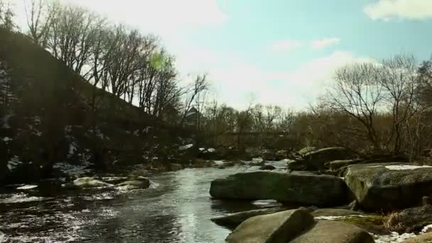 Landschap met rivier en hemel. Timelapse — Stockvideo