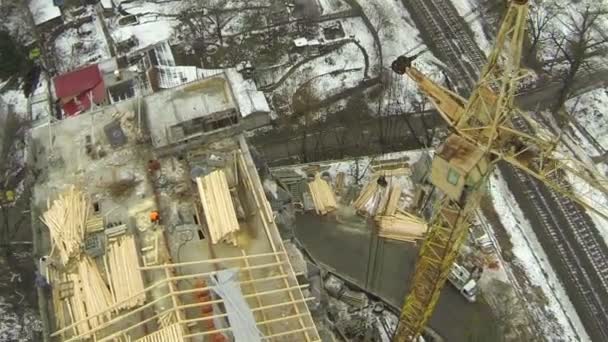 Construction crane and  house with workers.  Aerial — Stock Video