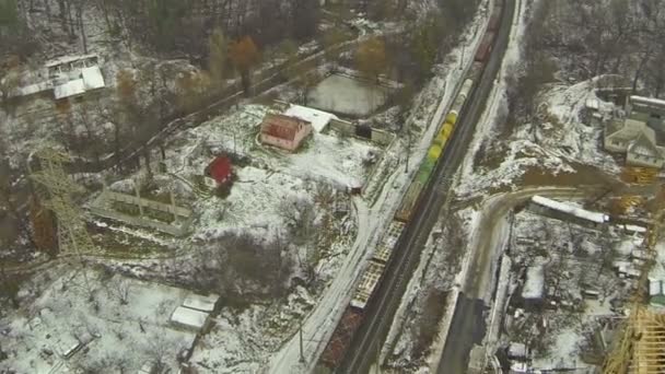 De trein van de lading in de winter. Luchtfoto — Stockvideo