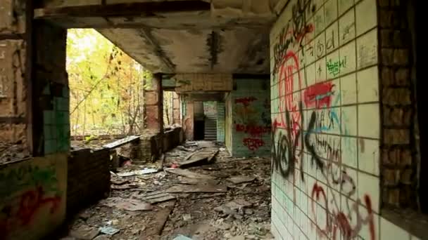 Le bâtiment détruit. Couloir. Clip stabilisé — Video