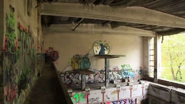 La vieille piscine détruite. Clip stabilisé 