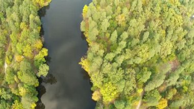 Uçuş ahşap ve nehir manzara