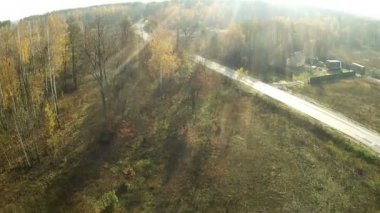 Güzel uçuş yolu ile orman bölgesinde. Hava