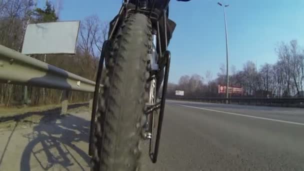 Forward wheel of  bicycle on highway. POV clip — Stock Video