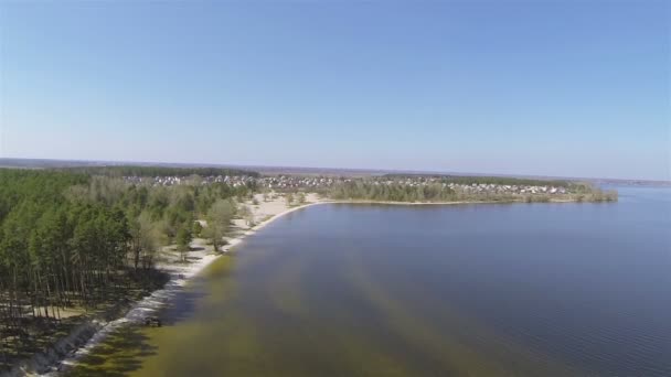 Vackert landskap med havet. Antenn skott i solig dag — Stockvideo