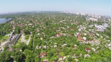Ahşap ve evleri ile şehir panoraması. Anteni, Kiev, Ukrayna