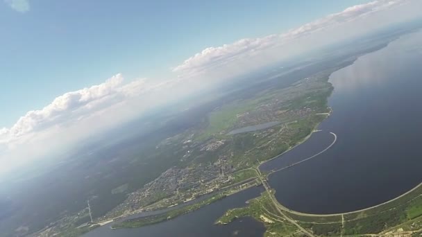 Paysage aérien avec virage à 1 km d'altitude. Point de vue — Video